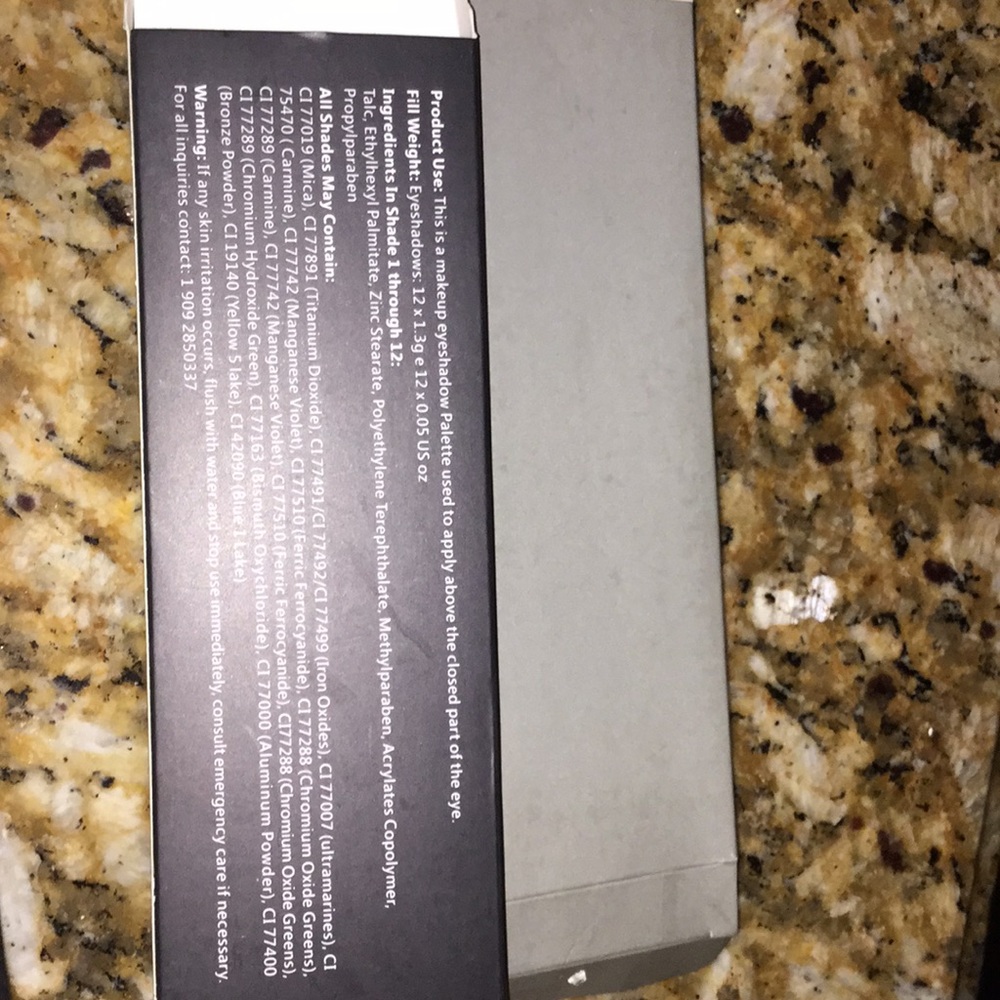 Eye shadow kit 12 shades NWT nude - Picture 4 of 4